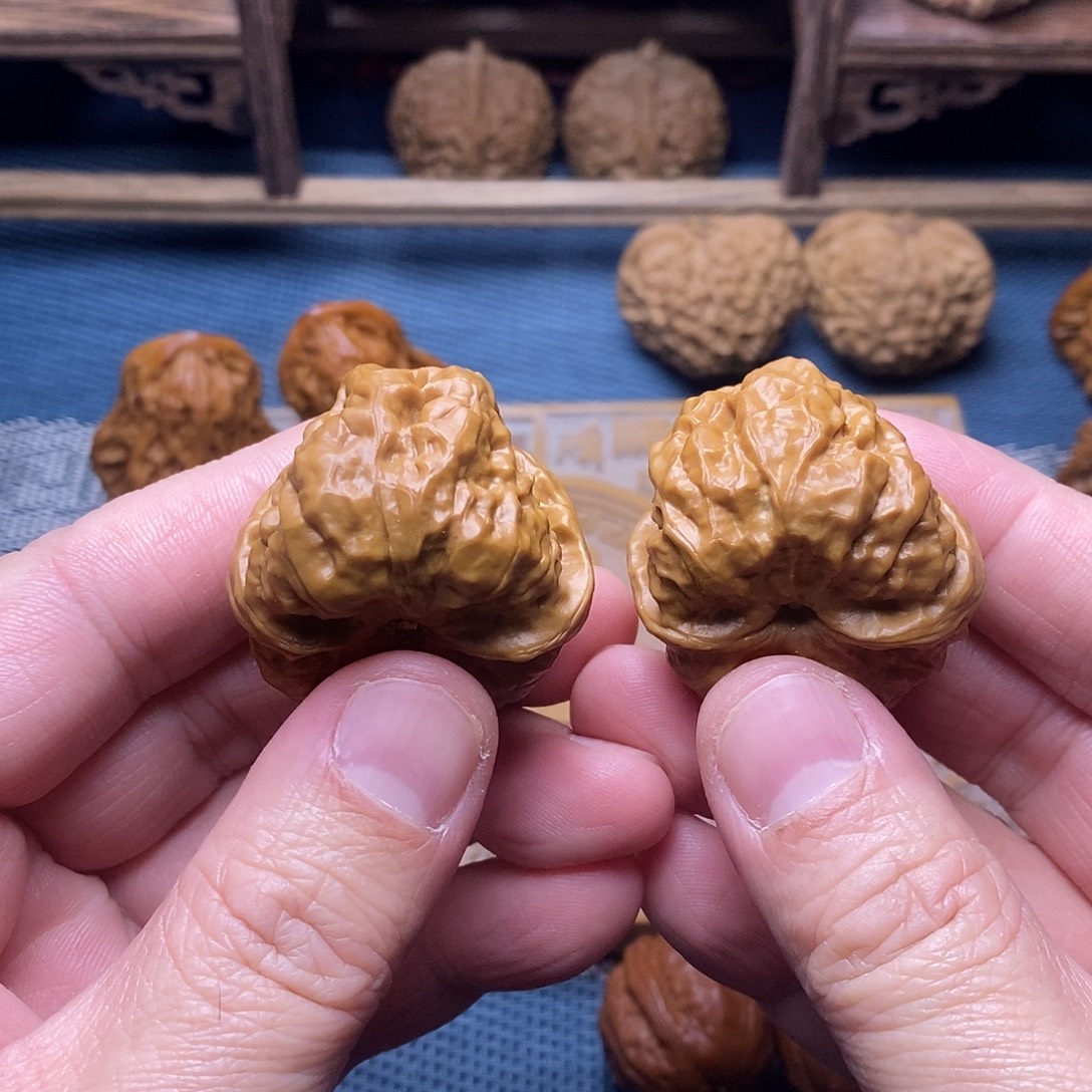 文玩核桃把件三角 蹬腿 弓背 掐腰 蛤蟆头 小金蟾 原皮原色 无修 