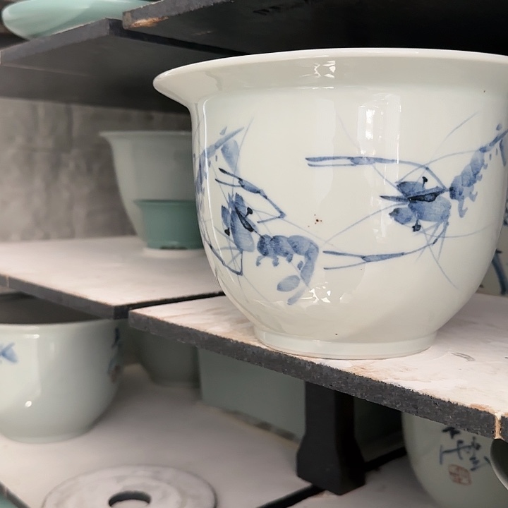 红陶尺寸直径23高16厘米有黑点