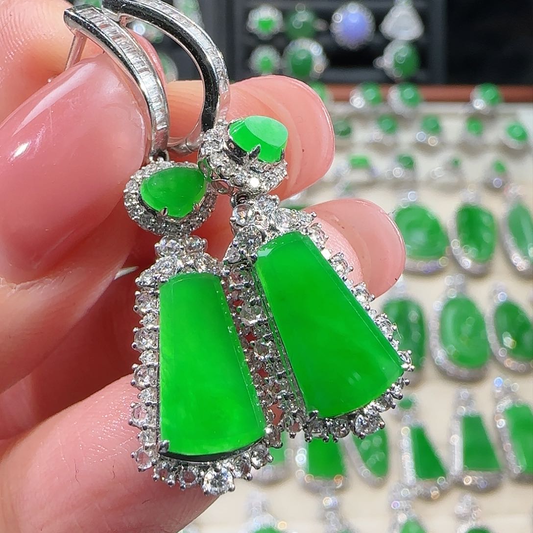 翡翠吊坠(不含链)18K金镶嵌大*呗