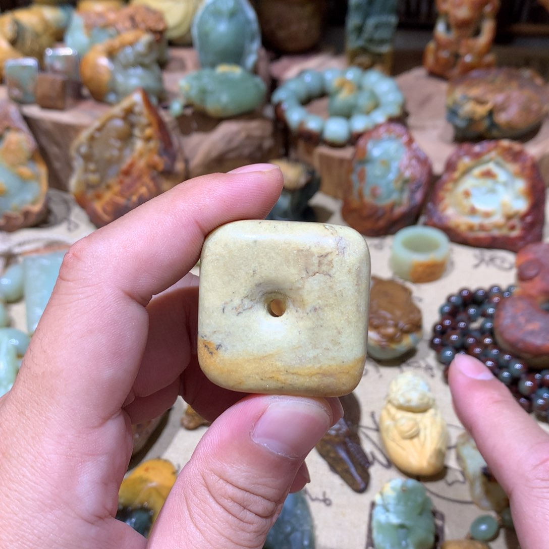 岫岩河磨玉（透闪石质玉）挂件未镶嵌