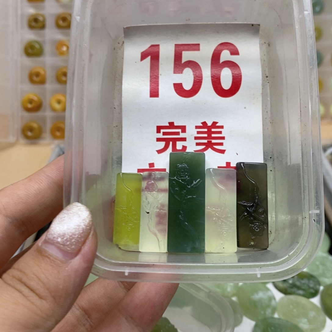 透闪石-蛇纹石玉未镶嵌挂坠 