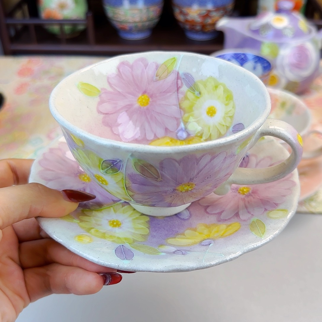 他家茶具瓷器真美！！