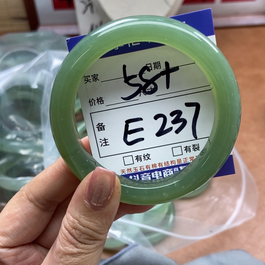 岫玉手镯手镯未镶嵌