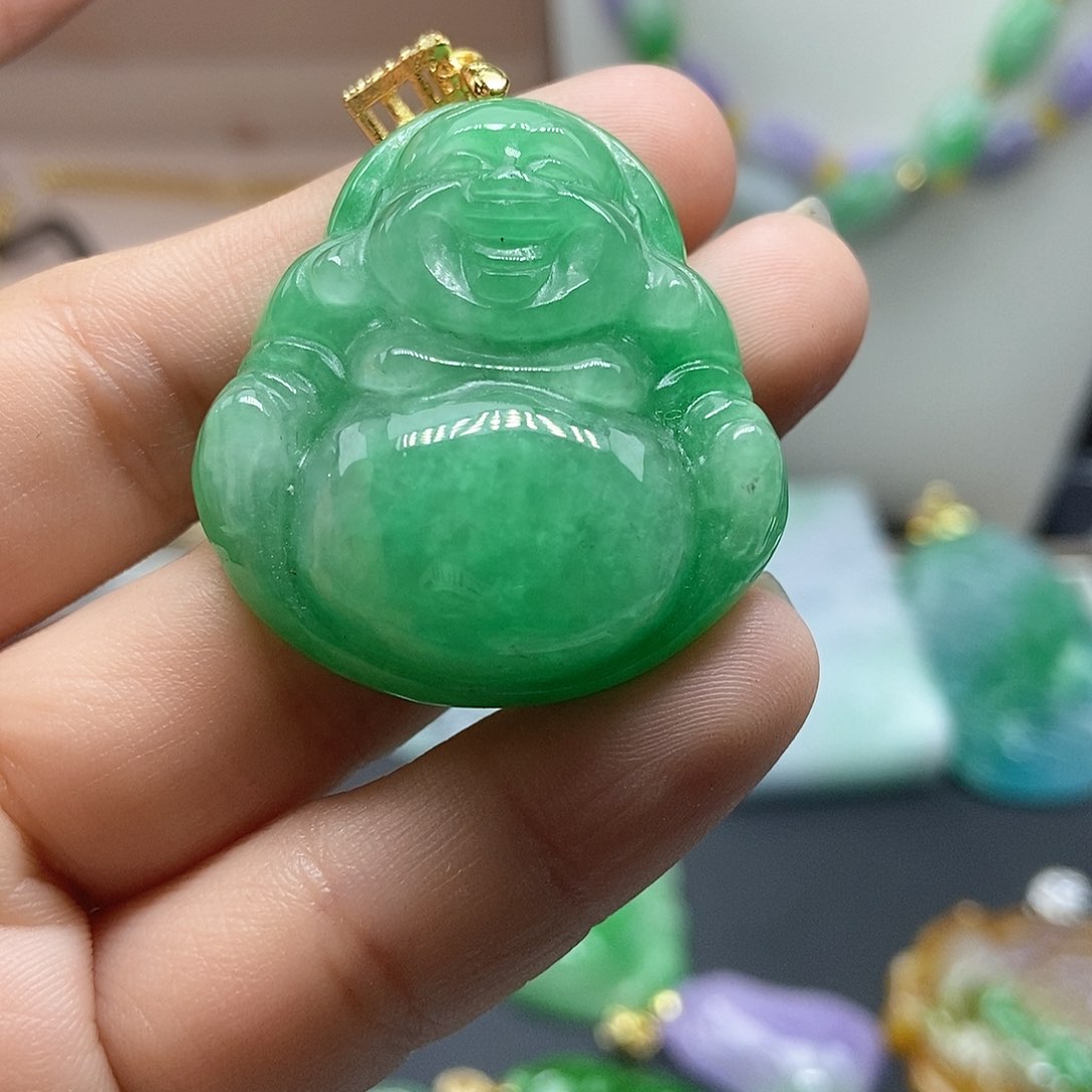翡翠吊坠(赠链)未镶嵌