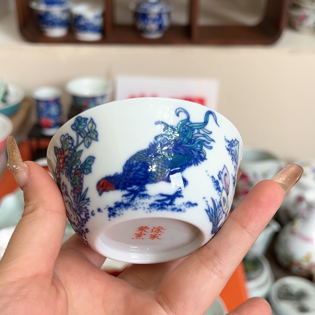 全品青花斗彩鸡缸