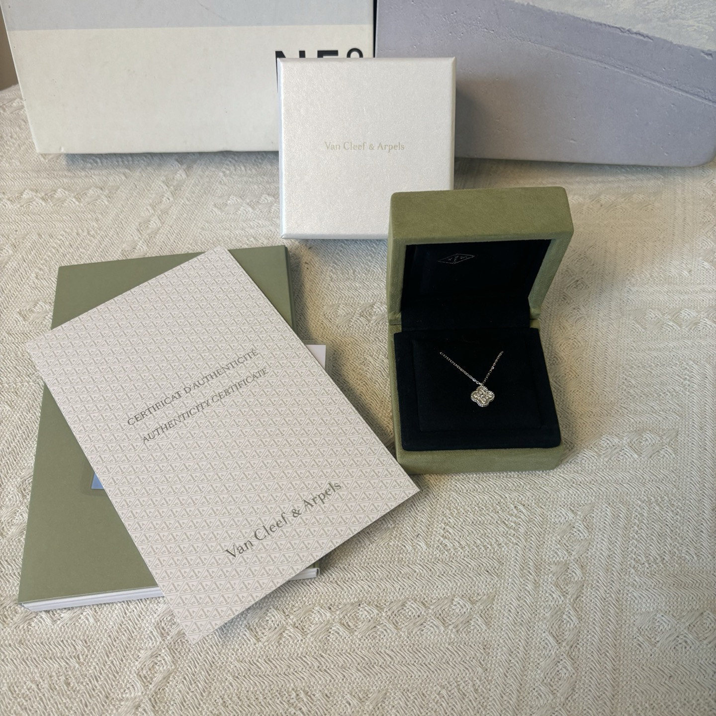 未使用 梵克雅宝 白金满钻镭mini号项链(19年）