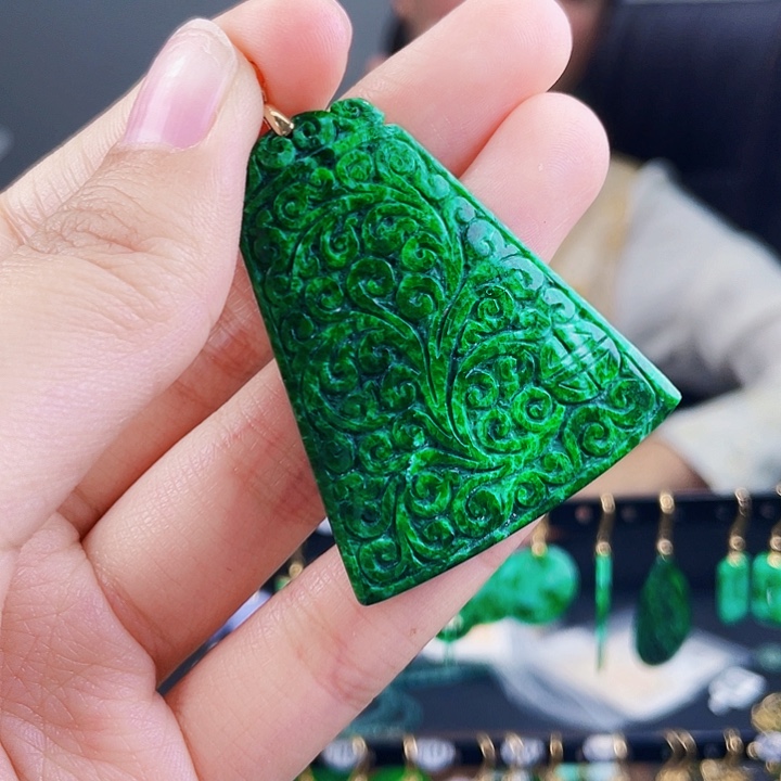 翡翠颈饰18K金镶嵌饰品