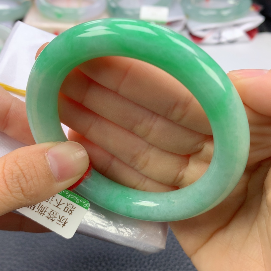 翡翠手镯未镶嵌54.4圆