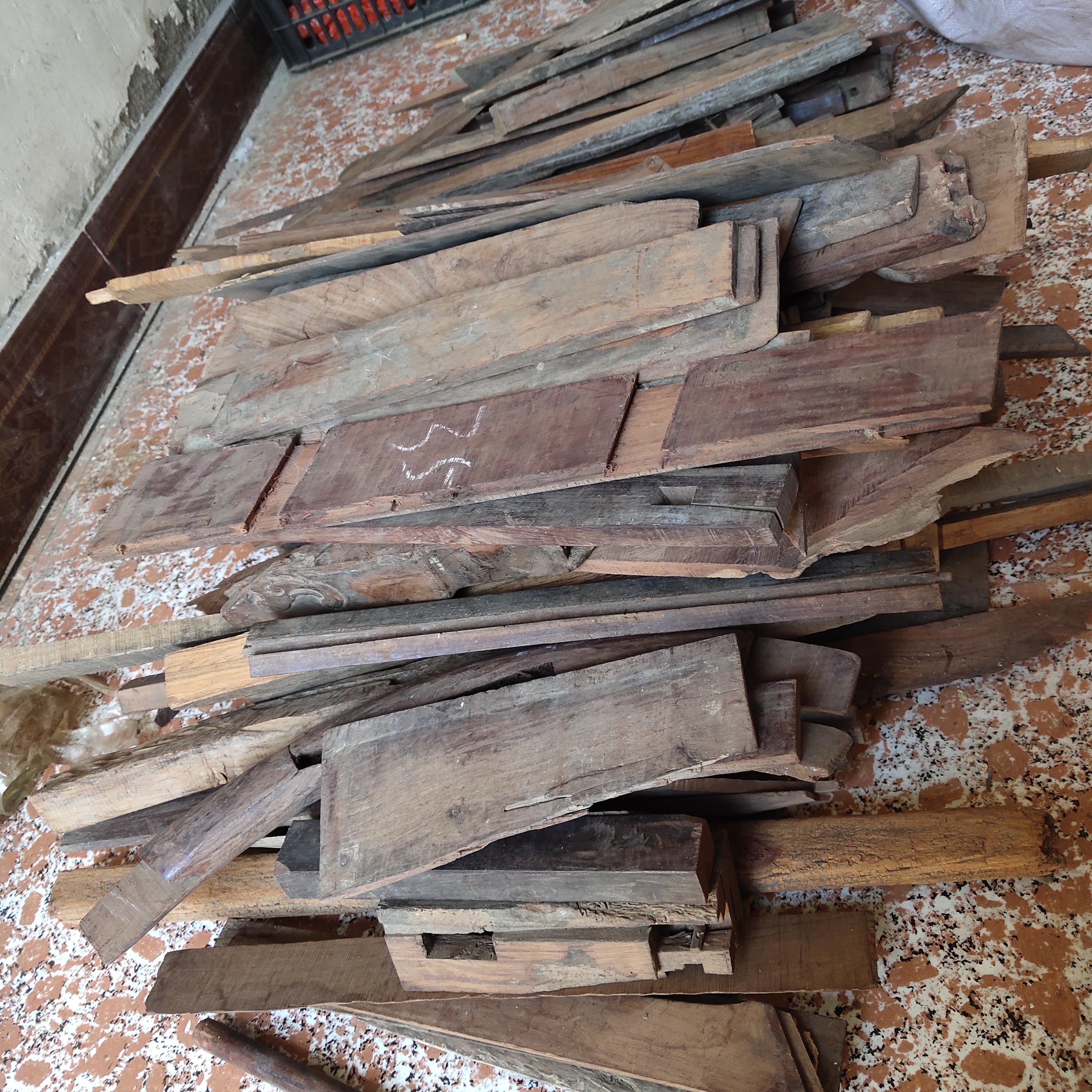 海南原木板材用于家具加工的高端木料