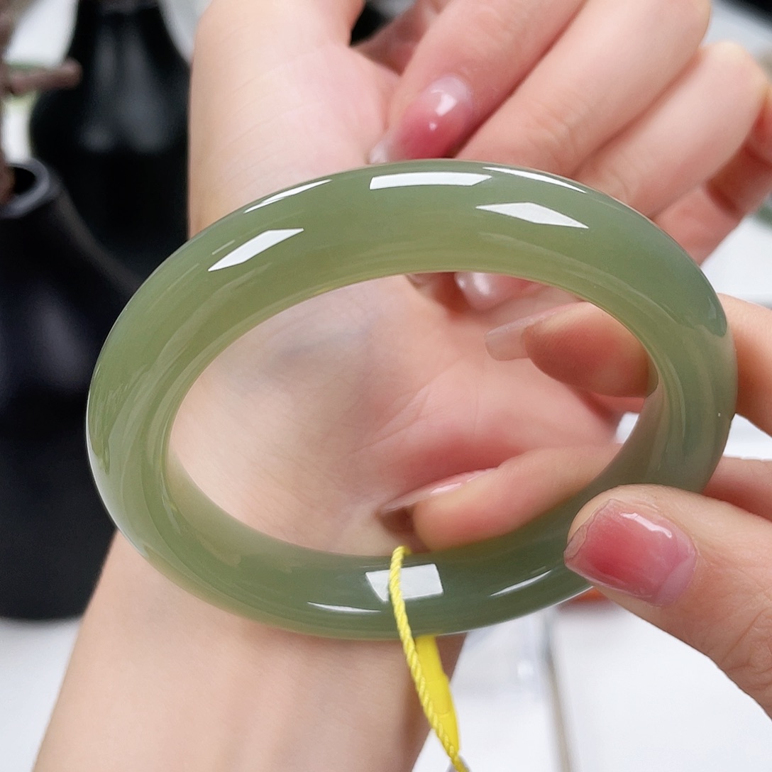 和田玉手镯56未镶嵌