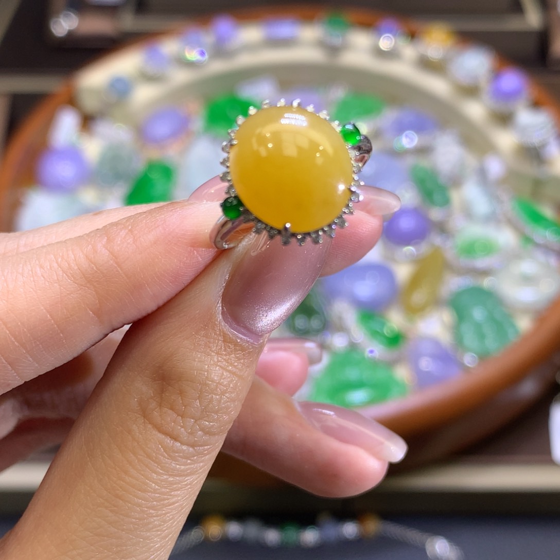 翡翠颈饰18K金镶嵌翡翠吊坠