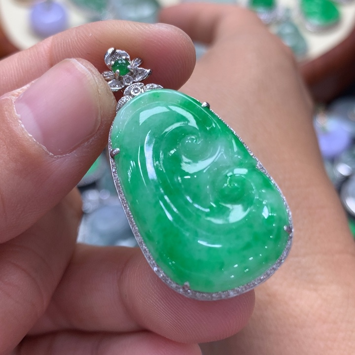 翡翠吊坠(不含链)18K金镶嵌