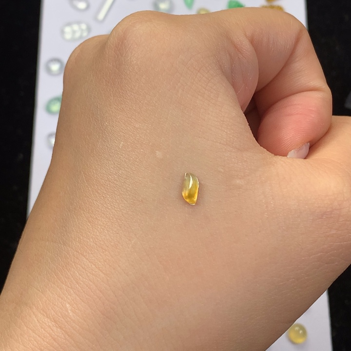 翡翠裸石天然缅甸黄随形