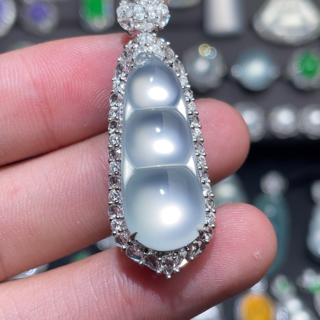 翡翠18K金镶嵌项链