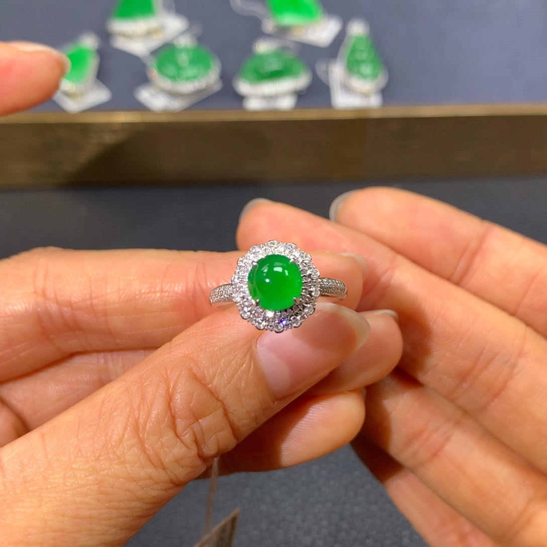 翡翠戒指18K金镶嵌翡翠