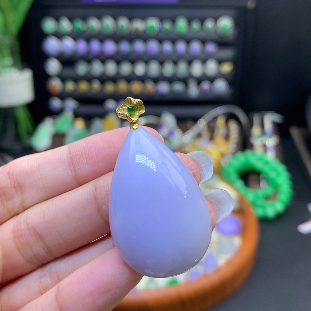 翡翠18K金镶嵌颈饰
