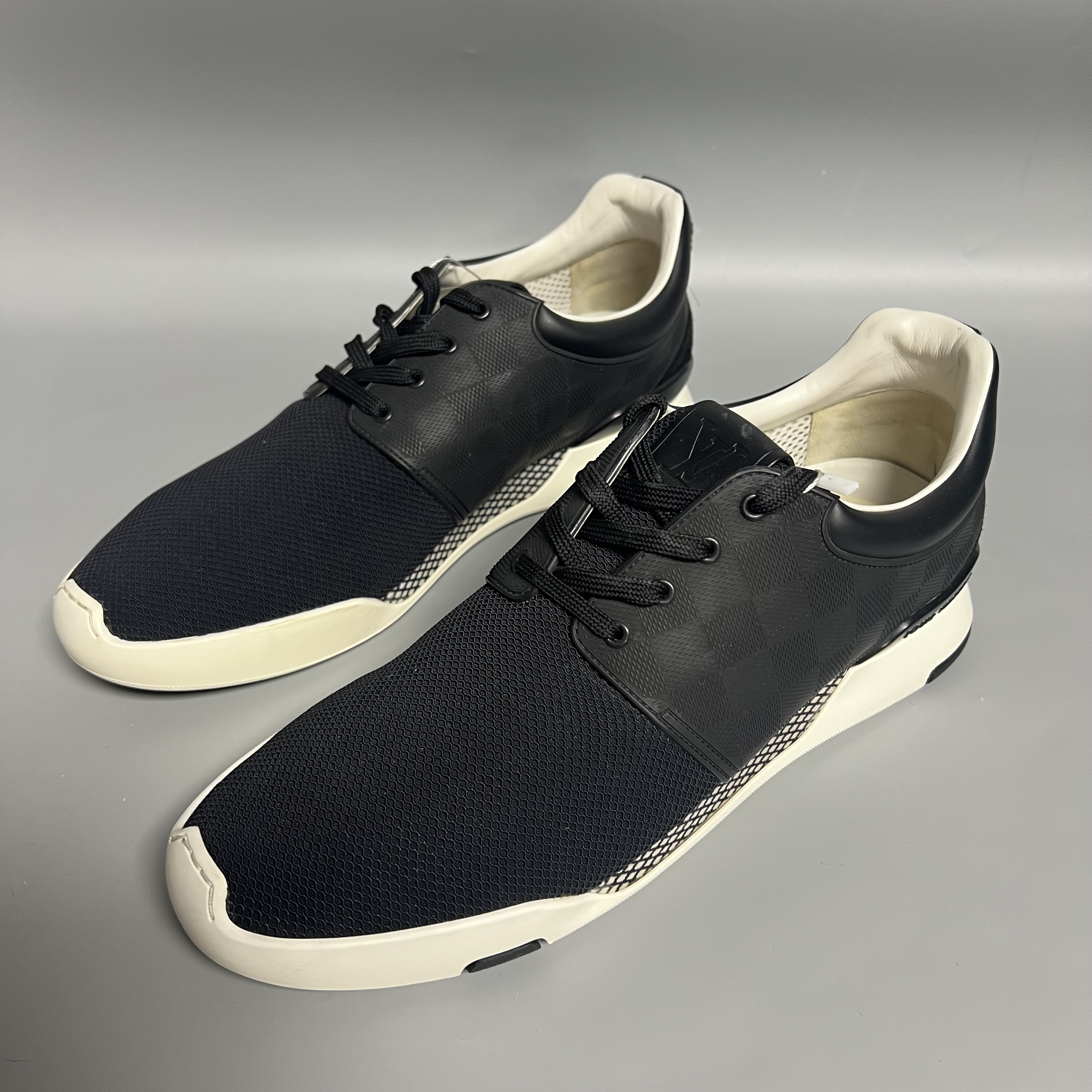 95新 LouisVuitton/路易威登 黑棋盘格男士运动鞋 42欧码 xh314