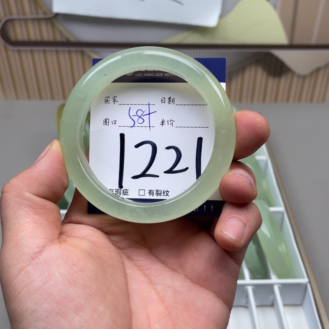 岫玉手镯手镯未镶嵌