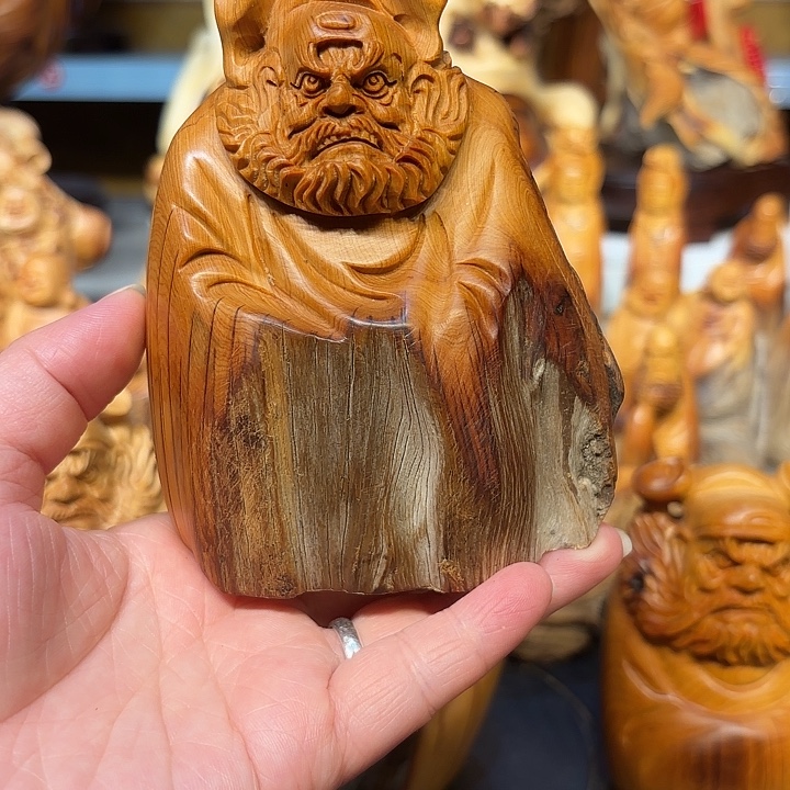 柏木太行崖柏钟馗摆件