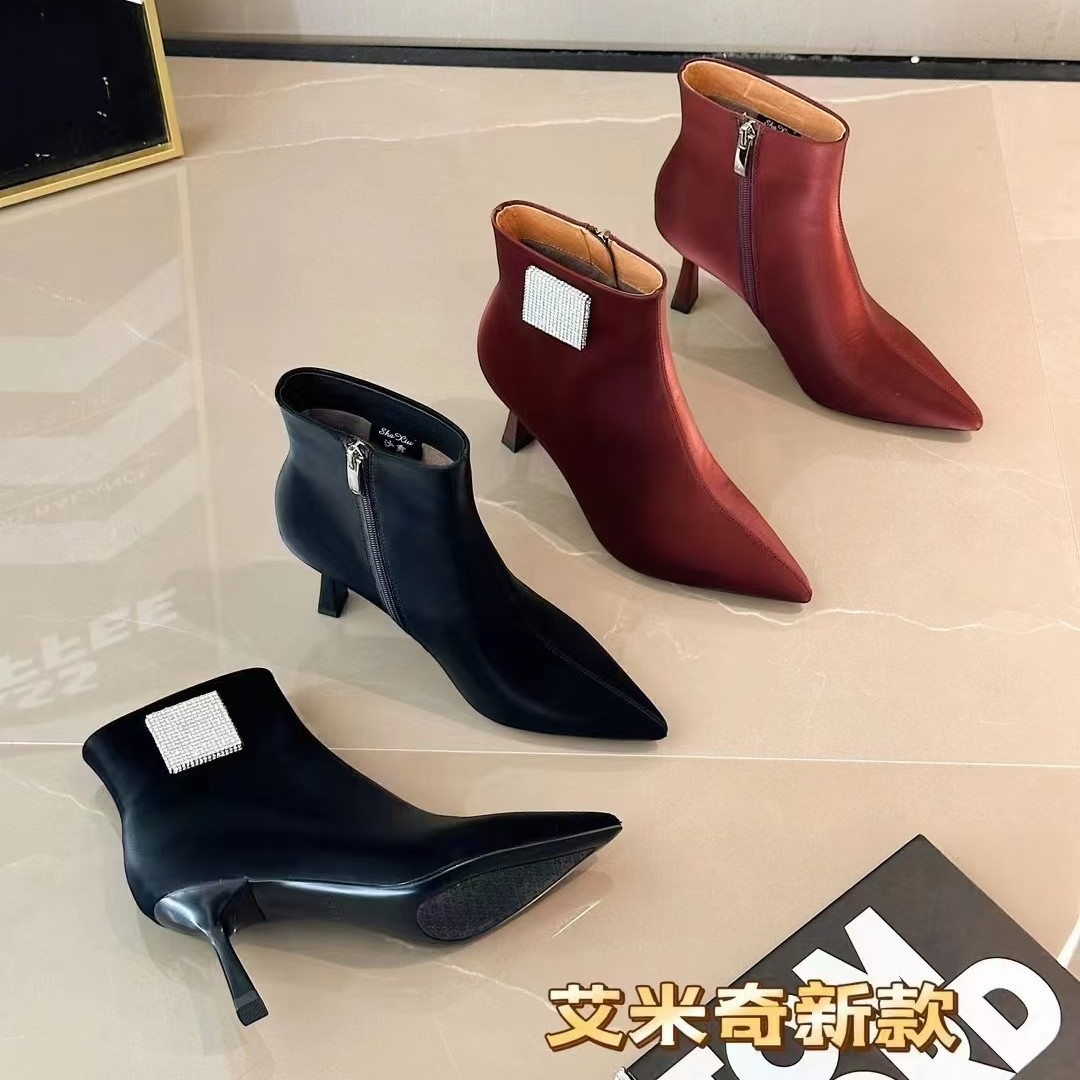 低跟靴子女靴短靴防滑尖头高跟气质女士冬季千金风