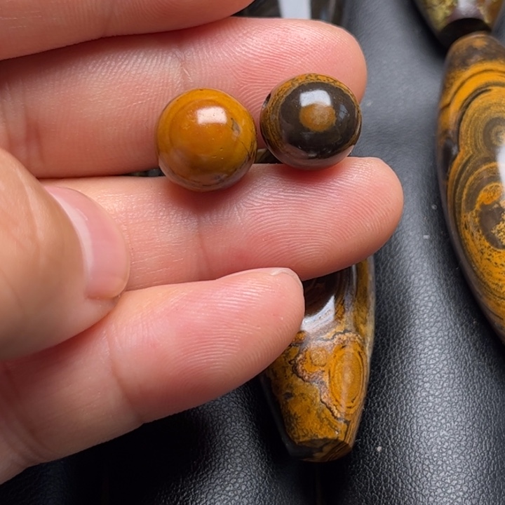 玛***哥查罗石未镶嵌颈饰