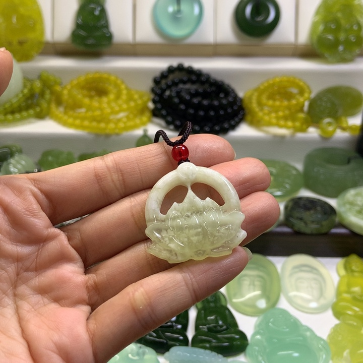 蛇纹石玉未镶嵌颈饰