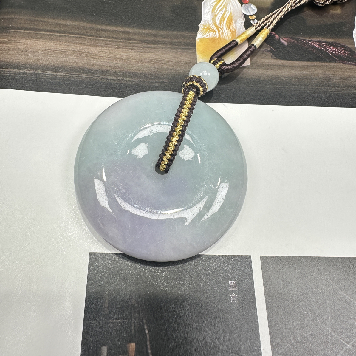 缅甸天然翡翠A货，春彩平安扣挂件，男士大挂件，尺寸：51.9/12.6