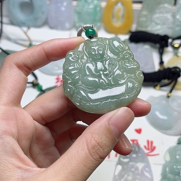 翡翠颈饰未镶嵌翡翠