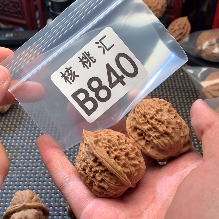 阿***肖吊坠文玩核桃原树鸡心