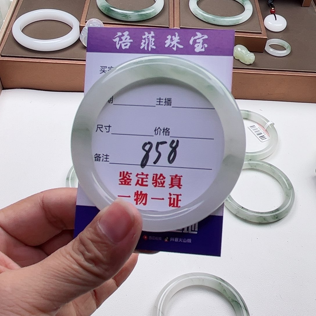 石英质玉手镯未镶嵌哭**魚