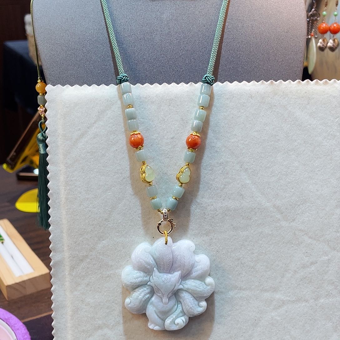 翡翠颈饰未镶嵌吊坠