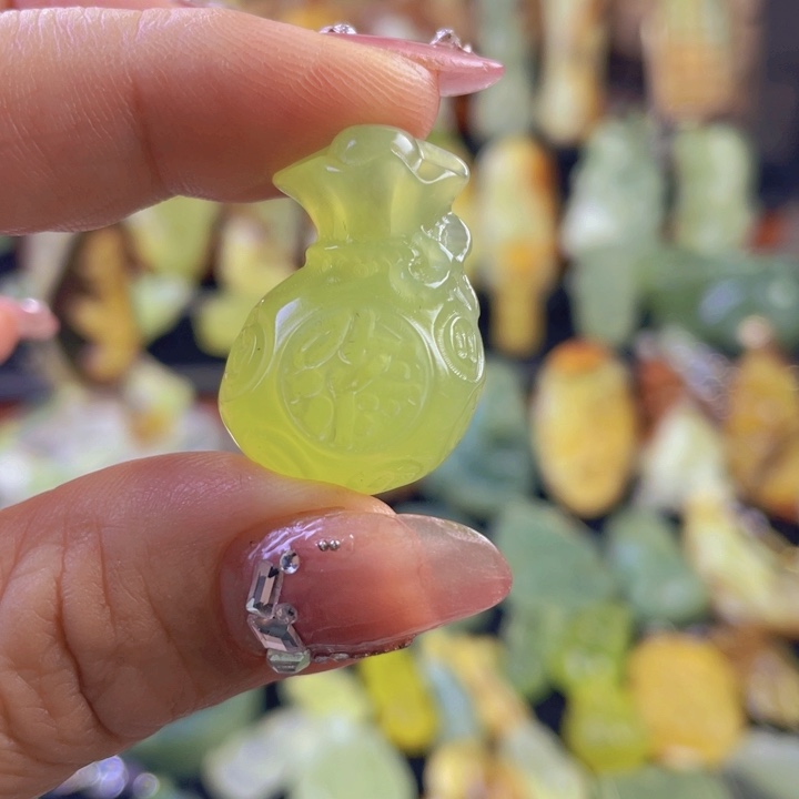 蛇纹石玉颈饰未镶嵌