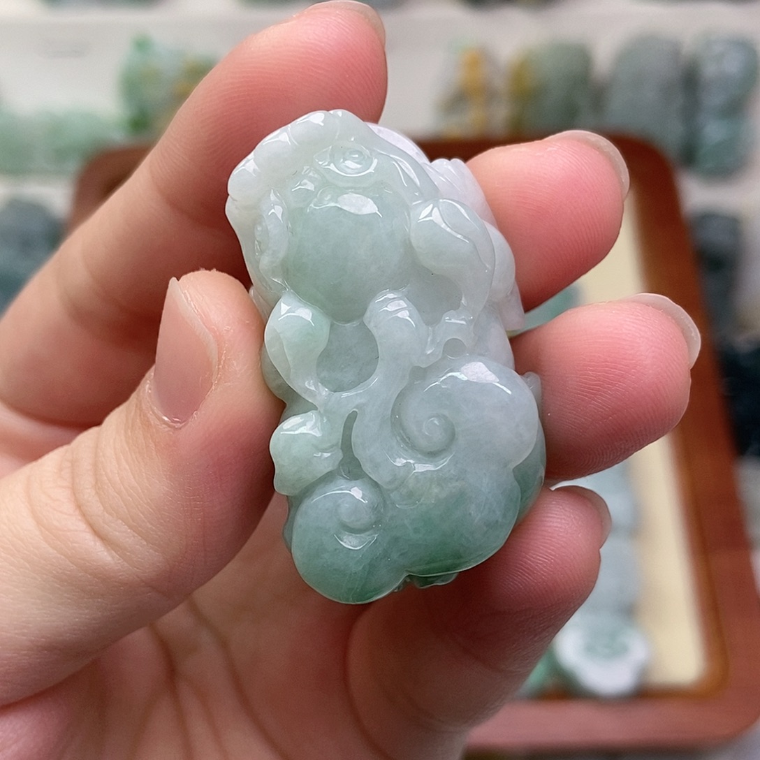 翡翠未镶嵌吊坠(赠链)