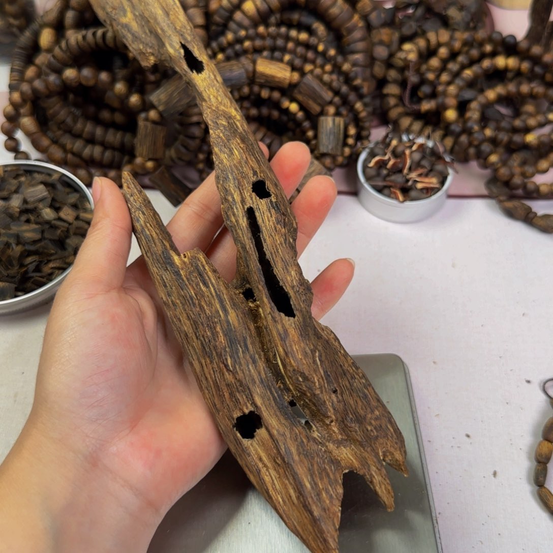 渊***长沉香碎屑沉香奇楠红骨虫漏老料60 g