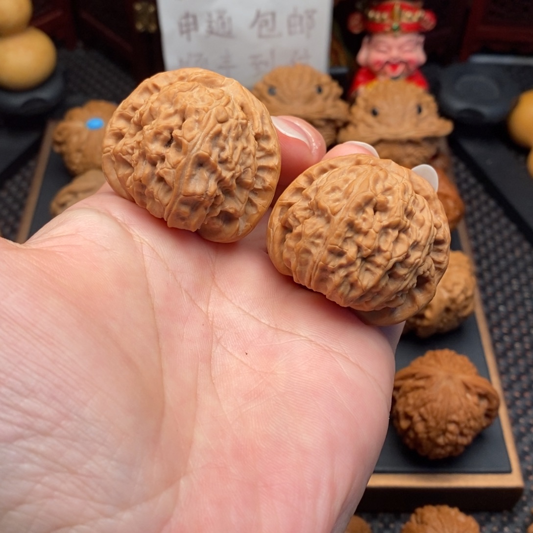 文玩核桃把件41尺白狮子