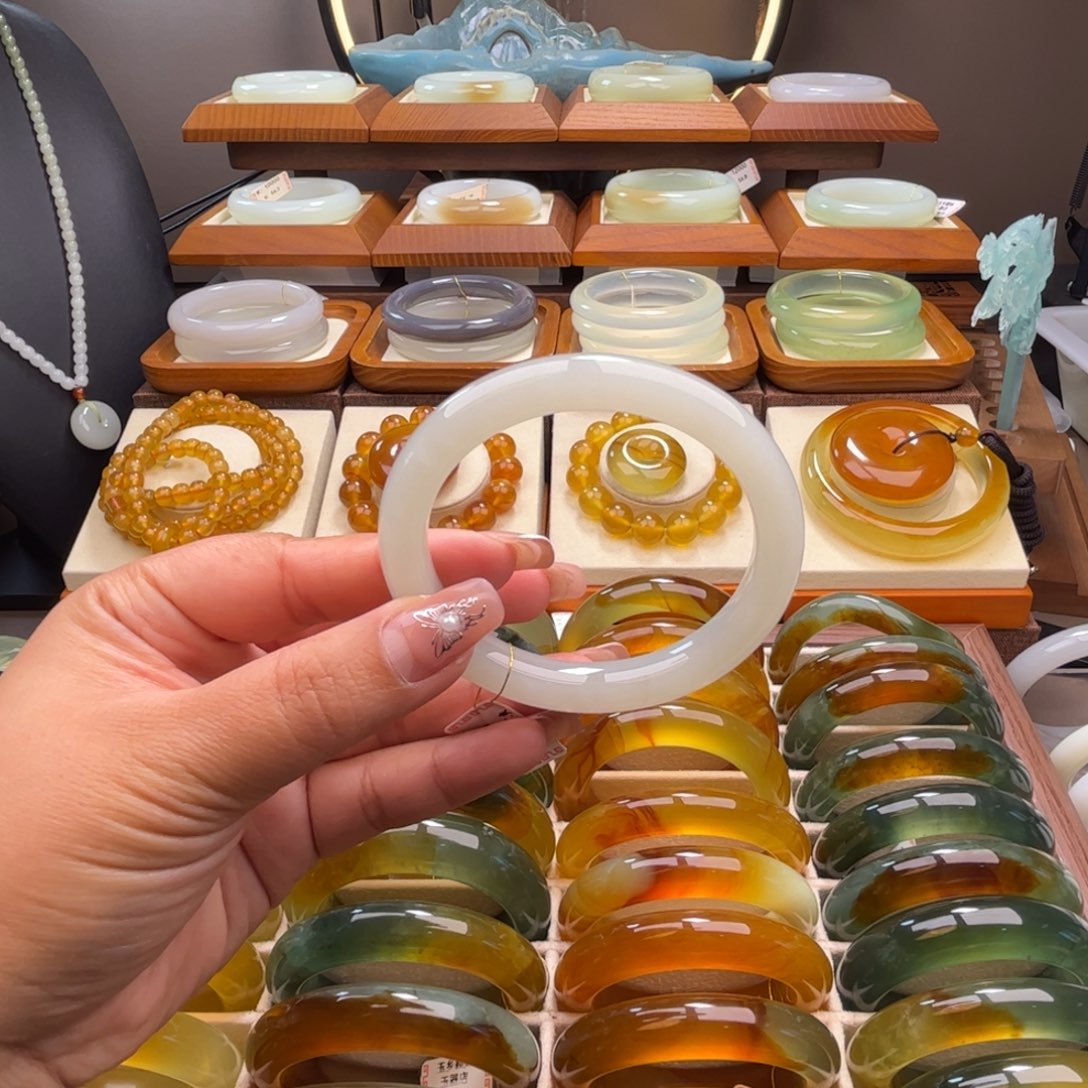 和田玉未镶嵌手镯