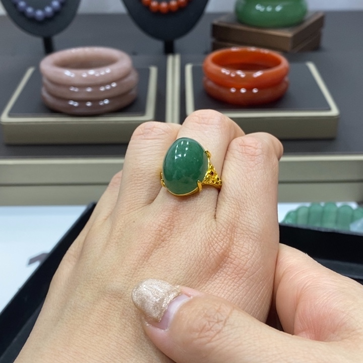 东陵石手镯未镶嵌