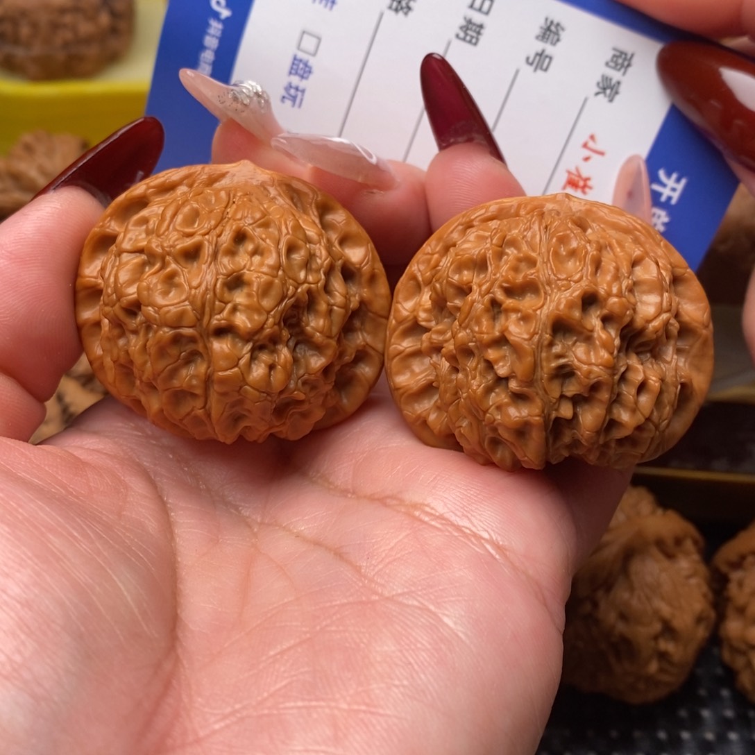 文玩核桃吊坠40血麒麟