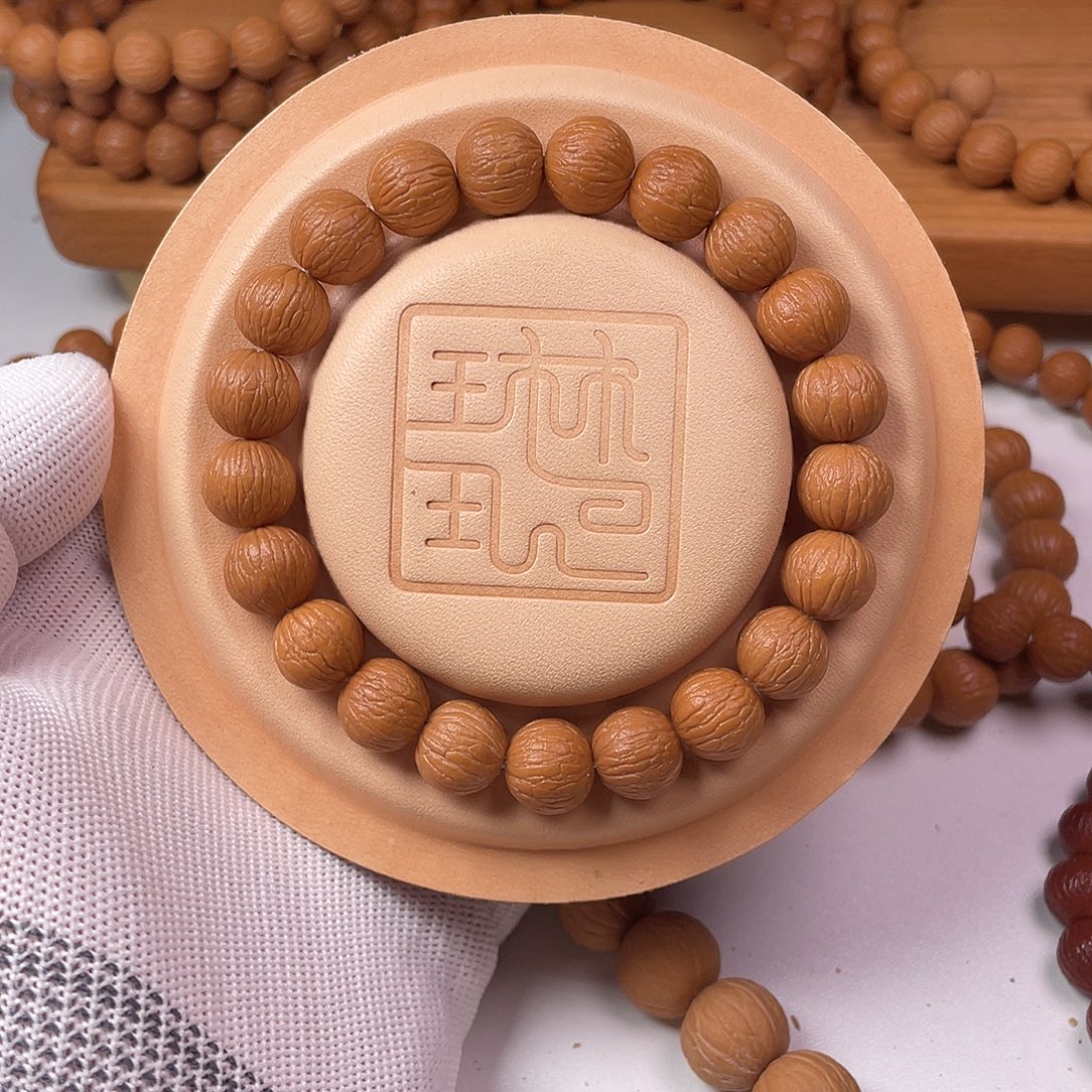 宇***助猴头核桃吊坠凤羽