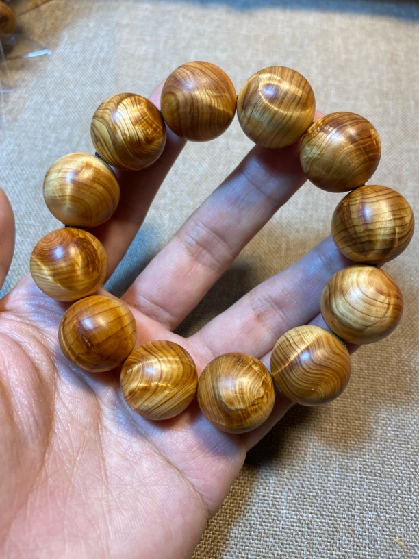 太行崖柏黄金底2.0mm闪电水波单圈手串