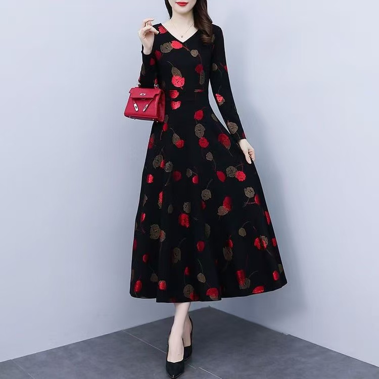 V领高端气质时尚旗袍连衣裙2025春夏秋新款收腰显瘦中年妈妈长裙