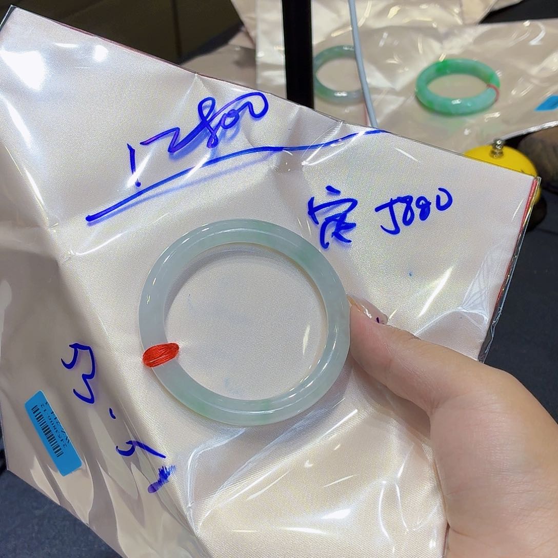 翡翠手镯未镶嵌小*帽翡翠手镯分单定金4800