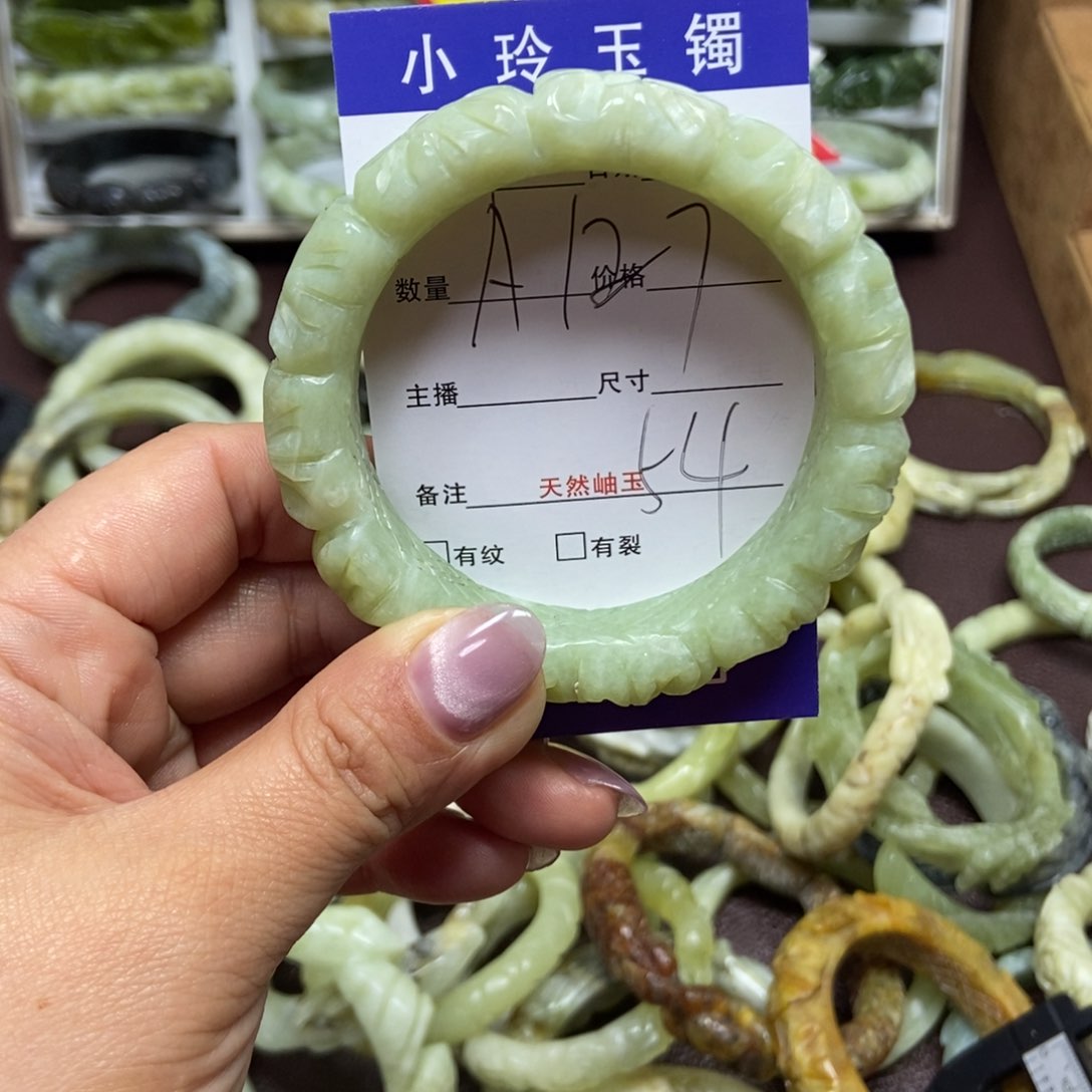 蛇纹石玉手镯未镶嵌