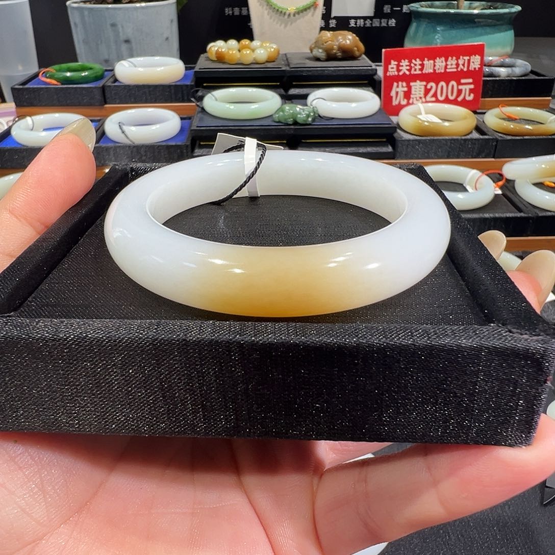 和田玉手镯未镶嵌