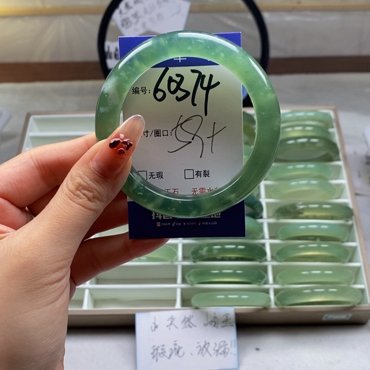 蛇纹石玉手镯未镶嵌