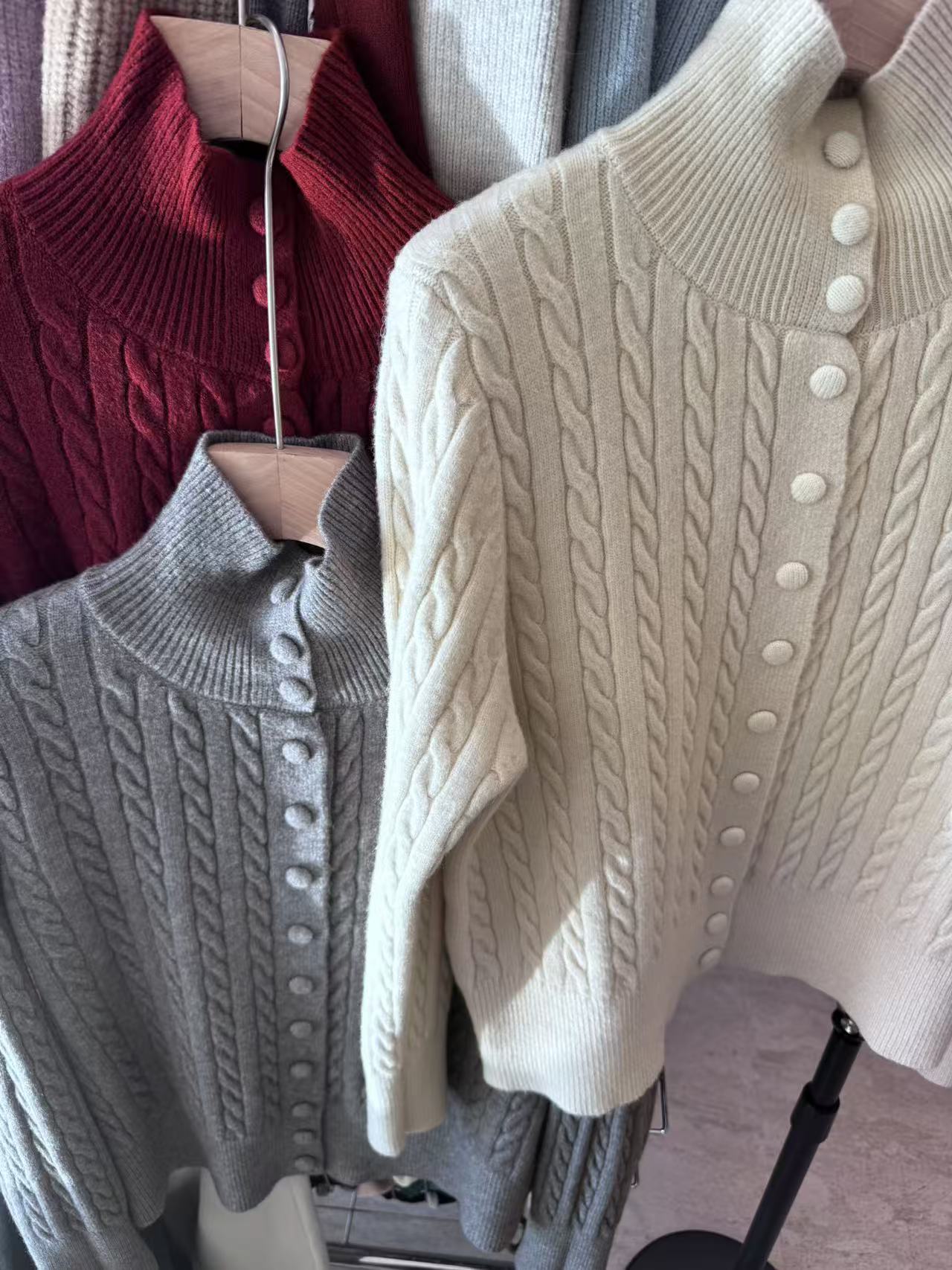 韩系复古软糯翻领单排扣毛针织开衫