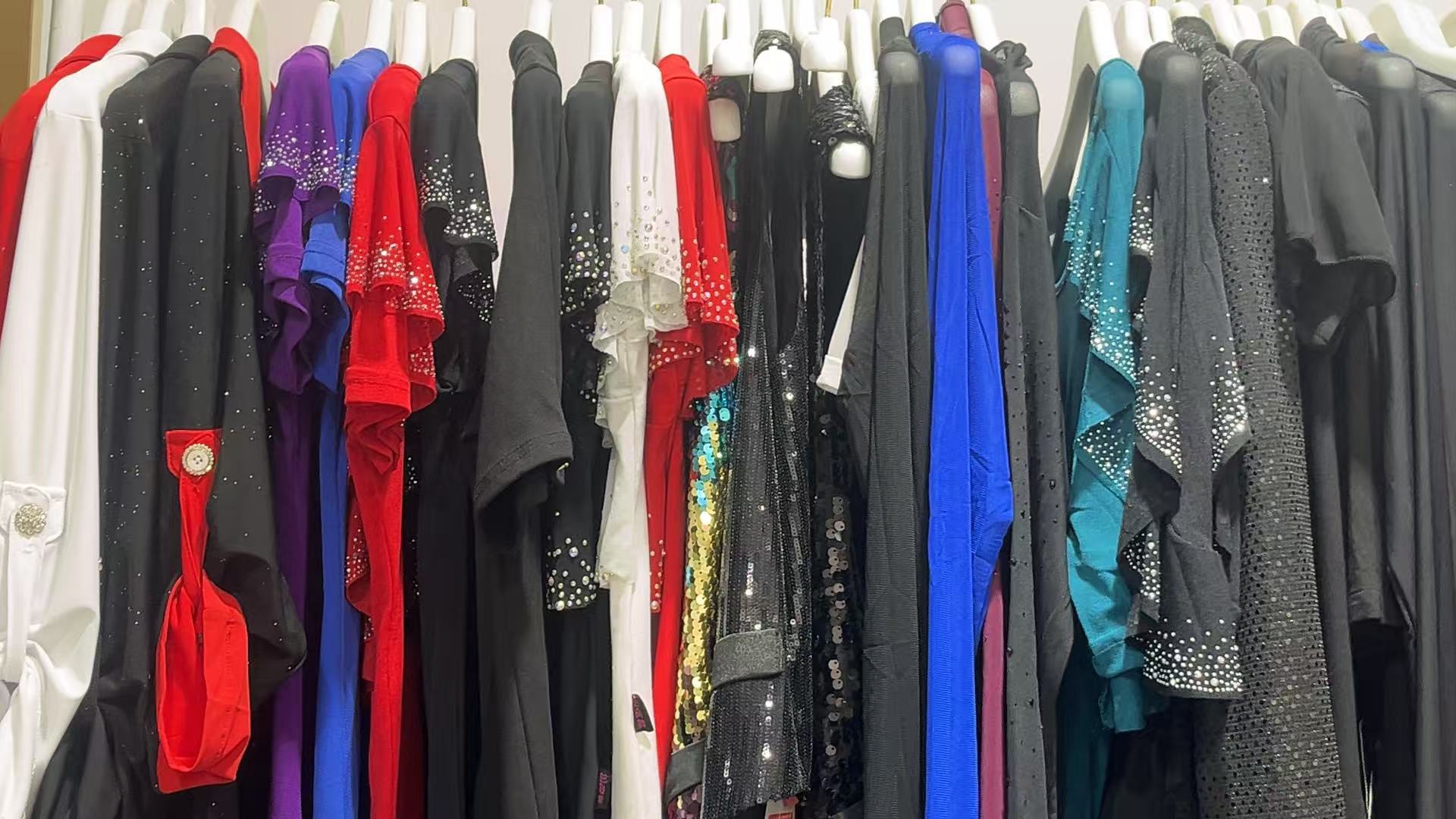 精品服装随机一件