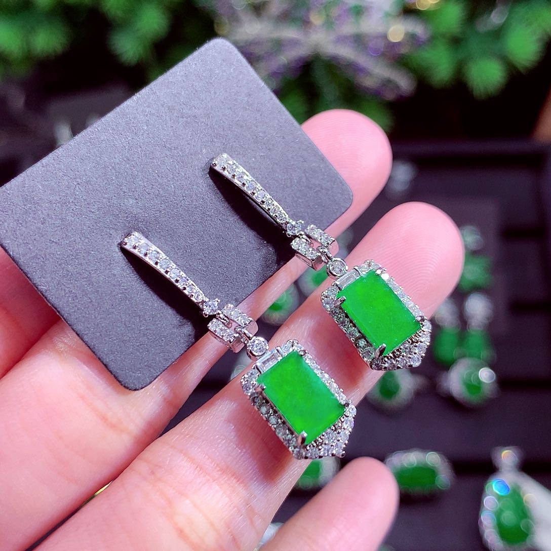 颈饰未镶嵌翡翠天然