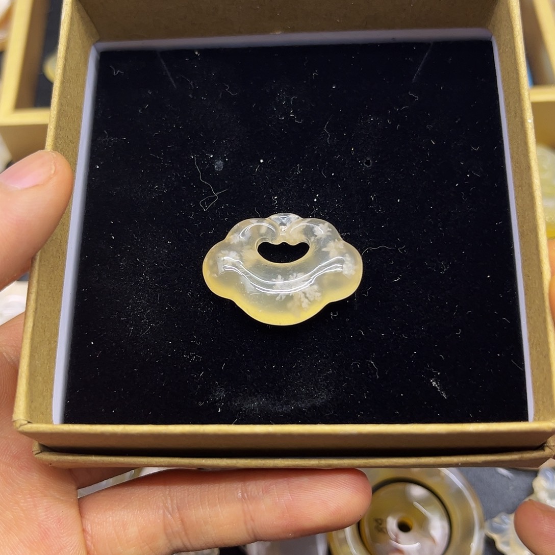 玛瑙/玉髓颈饰未镶嵌祥云锁