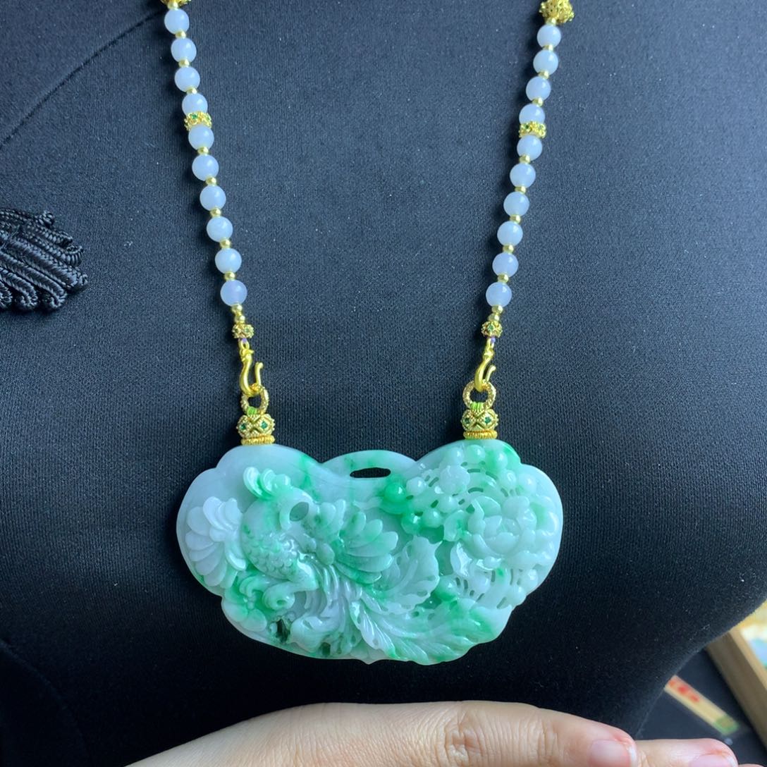 翡翠颈饰未镶嵌翡翠